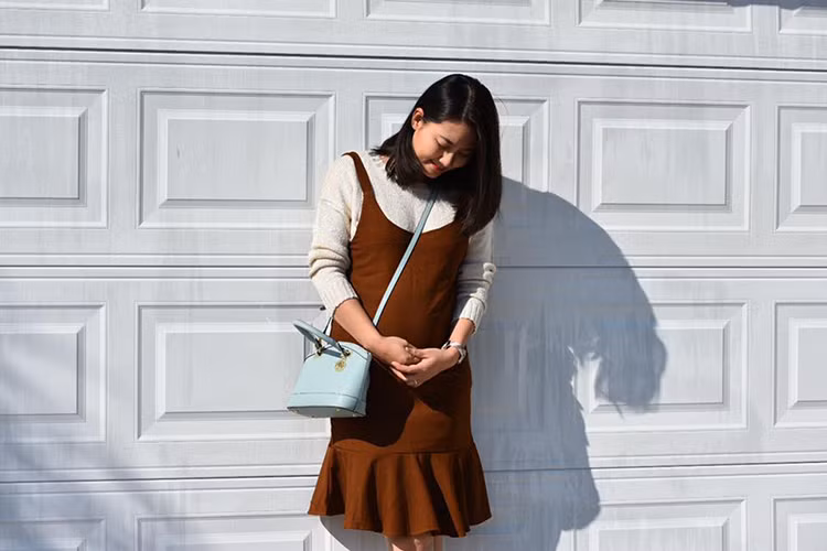 Mới nhất, trên trang cá nhân, nữ diễn viên phim “Kiều nữ và đại gia” lần đầu khoe bụng bầu lùm lùm. (Ảnh: Facebook nhân vật)