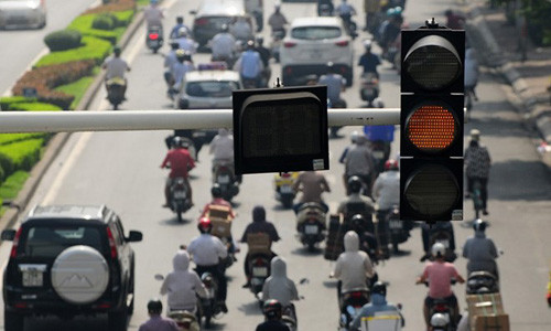 Từ tháng 11, việc phạt đèn vàng sẽ bị phạt tới 400.000 đồng. Ảnh minh họa: Tiến Tuấn.