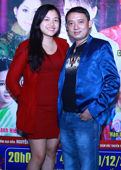 Khi biết Chiến Thắng từng qua 2 lần đò và có 2 người con riêng, Ngọc Ánh không quá bận tâm. Ngược lại, cô lại càng thương bạn trai hơn. (Ảnh: Dân Việt) 