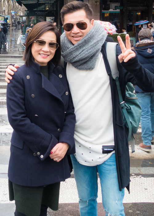 Cũng giống nhiều cặp vợ chồng khác, Quang Minh - Hồng Đào không tránh khỏi những lần “cơm không lành canh không ngọt” nhưng họ vẫn nắm tay nhau vượt qua. (Ảnh: Facebook nhân vật)