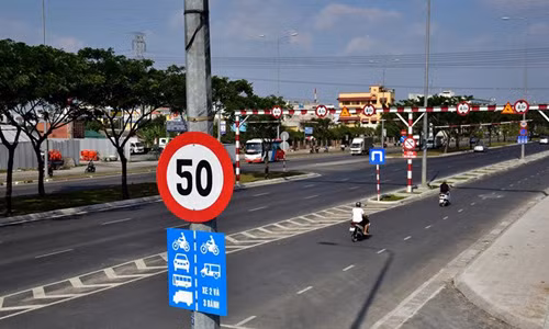 Từ tháng 11, Quy chuẩn kỹ thuật quốc gia về báo hiệu đường bộ của Bộ Giao thông vận tải sẽ có hiệu lực. Ảnh minh họa: Lê Quân.