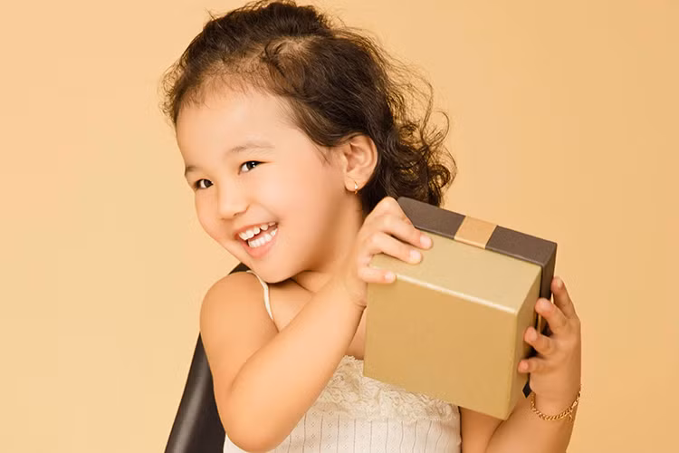 Bé Na - con gái Jennifer Phạm và Đức Hải năm nay đã được 3 tuổi. Cô nhóc xinh xắn, đáng yêu nhưng cũng rất hiếu động. (Ảnh: Tiên Nguyễn)