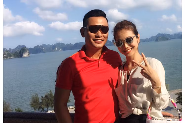 Kết hôn được một thời gian khá lâu và có một cô con gái chung, Jennifer Phạm và Đức Hải vẫn mặn nồng như lúc mới yêu. (Ảnh: Facebook nhân vật)