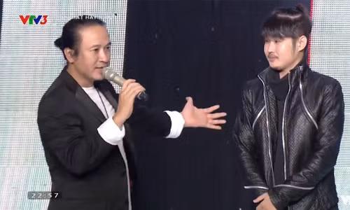 Xuat hien doi thu dang gom cua tac gia Ong ba anh-Hinh-2