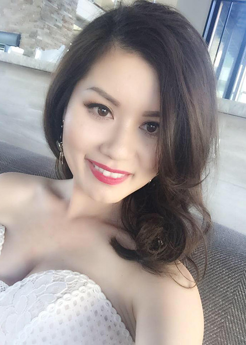 Vẻ mặn mà, quyến rũ của Thủy Tiên sau 3 năm kết hôn. (Ảnh: Facebook Thủy Tiên)