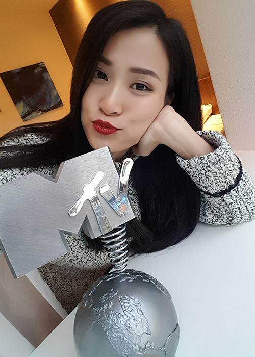 Dong Nhi noi ve nghi van bi doi xu bat cong tai MTV EMA-Hinh-2