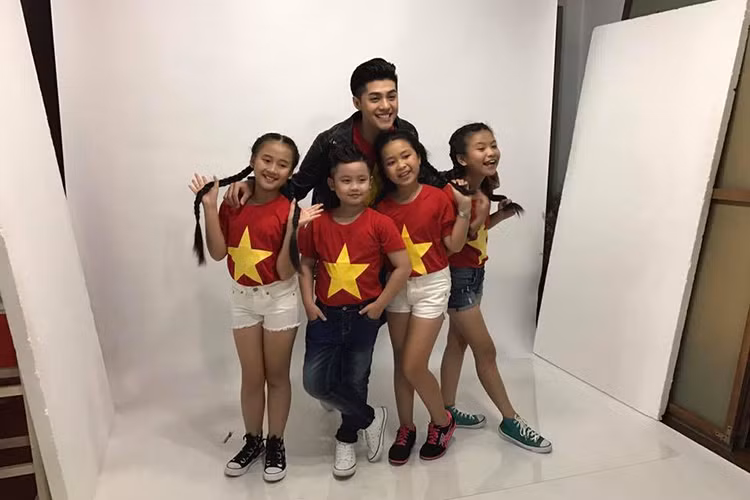 Tại cuộc thi The Voice Kids năm nay, ngoài team Đông Nhi, team Noo Phước Thịnh cũng được đánh giá cao. (Ảnh: Facebook Noo Phước Thịnh)