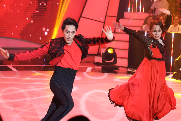 Chang duong To To tro thanh quan quan Buoc nhay ngan can-Hinh-2