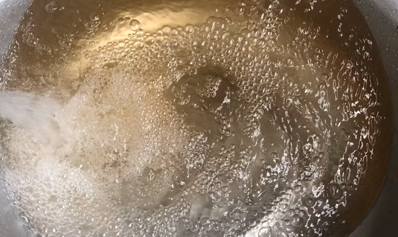 Ha Noi: Dan phat khiep khi song chung duong nuoc day giun san-Hinh-4