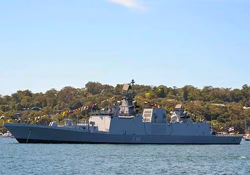 Bon tau chien An Do hien dai thang tien ve Bien Dong