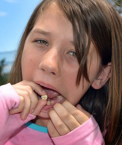 Được biết bố Alexis Davidsn là huấn luyện viên cá sấu vì vậy từ nhỏ cô đã cùng cha thực hiện nhiều việc khá nguy hiểm như đi bộ cùng cá sấu… Đây có lẽ chính là lý do cô thích thú với những trò mạo hiểm.