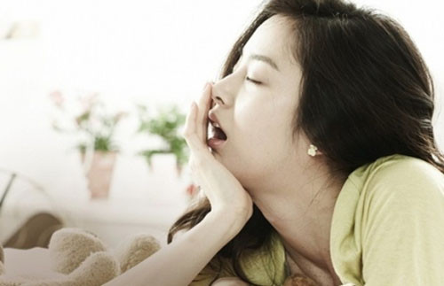 Cơ thể buồn ngủ nhiều hơn. Giảm carb sẽ khiến cơ thể bạn trở nên mệt mỏi. Đừng quên nghỉ ngơi nếu có chủ đích giảm tinh bột. Điều này sẽ giúp giảm stress cho đến khi cơ thể trở lại thế cân bằng.