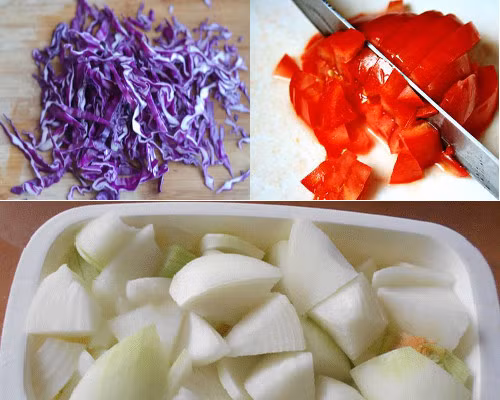 Bắp cải tím rửa sạch, thái sợi. Hành tây, cà chua rửa sạch, thái miếng nhỏ.