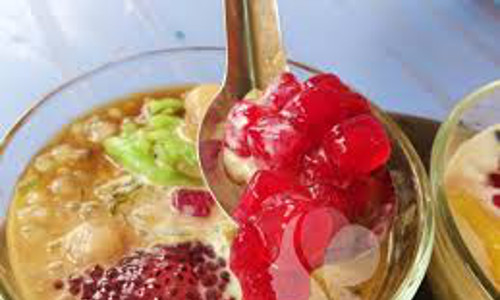 Vị béo ngậy của caramen hoà cùng vị giòn, mát của thạch, vị bùi của trân châu và vị ngọt thanh, dịu nhẹ của long nhãn tạo nên vị thơm và thanh hơn cho bát caramen. Ảnh: khampha