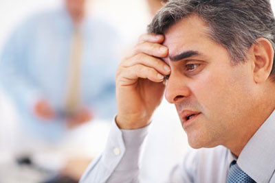 Cảm thấy thiếu tập trung. Đường trong máu sẽ cân bằng sự tập trung, khi bạn thiếu protein thì có nghĩa nồng độ glucose đang biến động liên tục và bạn cảm thấy mình luôn chao đảo, không cân bằng, hay chóng mặt. Hãy bổ sung nhiều chất đạm cho thực đơn hàng ngày của bạn như thịt bò, cá, trứng, sữa… và tăng lượng hấp thu vào cơ thể.