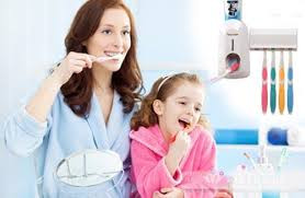 5. Quan sát màu sắc chân răng có màu hồng nhạt hay không, có dấu hiệu sưng hay không.