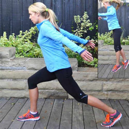 2. Split Squat Jump. Bài tập này đốt cháy nhiều calo giúp cơ săn chắc. Hãy uống cong đầu gối làm sao cho nó hạ thấp cách mắt cá chân của chân kia khoảng 20cm. Sau đó đưa hai tay ra sau hạ thấp người theo phương thẳng đứng, nhảy bật lên và đổi vị trí chân. Nhảy bật và đổi chân 5 lần mỗi bên.