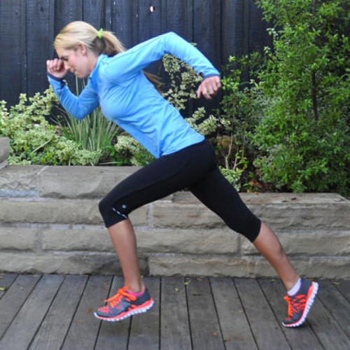 8. Chạy nước rút. Là cách hiệu quả để gây cơ toàn bộ cơ thể nhất là vùng mỡ bụng. Bắt đầu cúi gập người ở góc 45 độ, trọng lượng cơ thể đặt về phía trước, sau đó chạy nước rút 10m. Dừng 30 giây rồi tiếp tục chạy. Thực hiện bài tập này 5 lần.