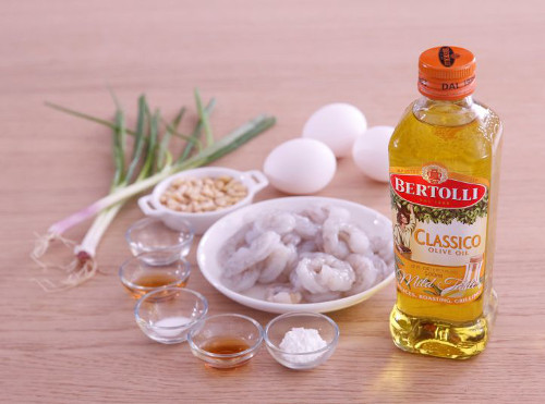 Mon tom xao trung la mieng dai ca nha