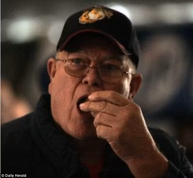 Ông JR Westberg, chủ quán rượu cho biết, những lời chỉ trích với lễ hội này chỉ là tổ chức thiếu độc đáo, chứ không ai kêu ca phàn nàn về món ăn hay ý nghĩa của nó.