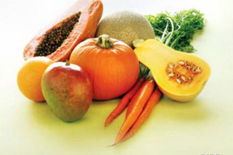 Giai đoạn trứng chuẩn bị làm tổ. Lúc này, sự phát triển của các tế bào là yếu tố quan trọng nhất, vì vậy hãy chọn những thực phẩm giàu beta caroten. Những thực phẩm màu cam rất nhiều chất này, ví dụ cà rốt, khoai lang, bí ngô. Nó sẽ duy trì lượng hormone trong cơ thể và giảm hư thai.