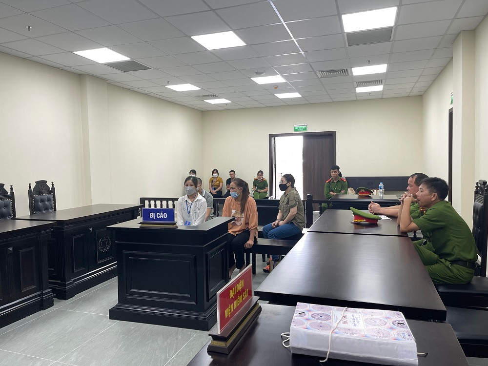 Ha Noi: Tong an tu 18 nam cho bon doi tuong buon ban, van chuyen trai phep gan 1 tan vay te te chau Phi