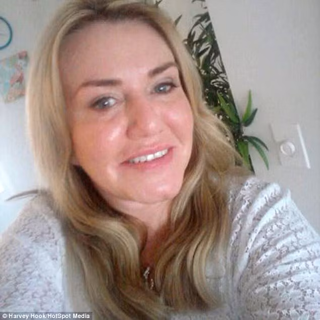 Cách đây không lâu, môi của cô bắt đầu có dấu hiệu bị biến chứng, sưng phồng, đau đớn và cảm tưởng như có thể nổ tung. 