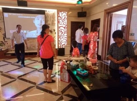 Xay nha 35 ty dong, dai gia moi ca lang den an tiec-Hinh-6