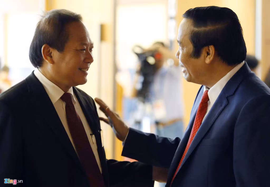 Bộ trưởng Thông tin và Truyền thông Trương Minh Tuấn cùng ông Nguyễn Thanh Bình, Phó trưởng ban Thương trực Ban Tổ chức Trung ương.