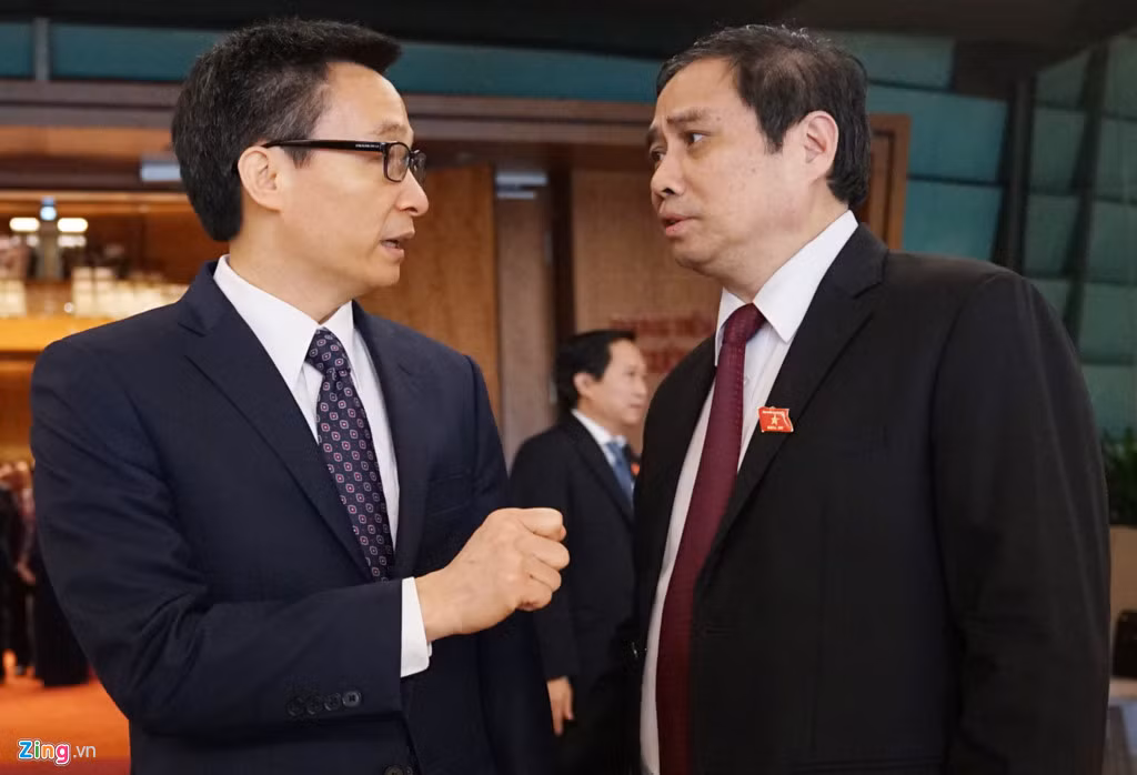 Trưởng ban Tổ chức Trung ương Phạm Minh Chính (phải) và Phó thủ tướng Vũ Đức Đam.