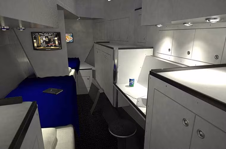 Dưới boong tàu, nhà thiết kế khéo léo để bố trí không gian ngủ nghỉ cho thủy thủ đoàn từ 2-8 người.