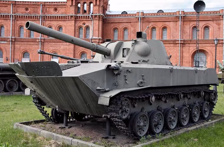 Cối tự hành 2S9 Nona-S trang bị pháo cối 2A60 120mm đạt tầm bắn 8,8-12,8km nhưng có khả năng bắn mục tiêu bị che khuất, tốc độ bắn tối đa đến 10 phát/phút.