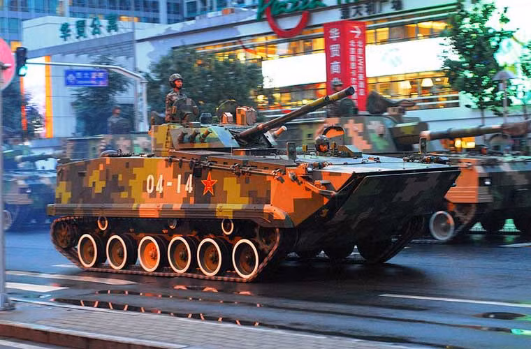 Khoảng 400 xe ZBD-04 đã gia nhập các đơn vị thiết giáp, bộ binh cơ giới Quân đội Trung Quốc.