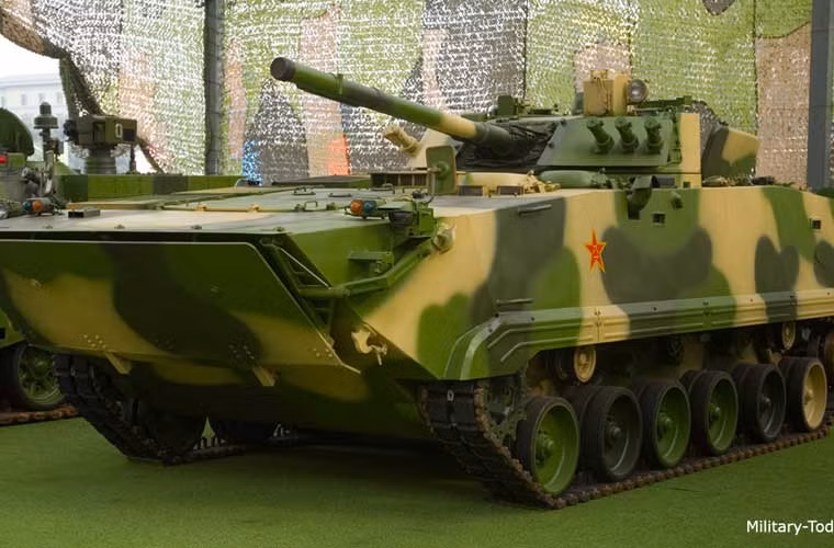 Xe chiến đấu bộ binh ZBD-04 chính thức gia nhập Quân đội Trung Quốc từ năm 2004. Thiết kế này có phần sao chép công nghệ mẫu BMP-3 nổi danh của Nga, dù rằng có vài điểm khác về bố trí bên trong xe.