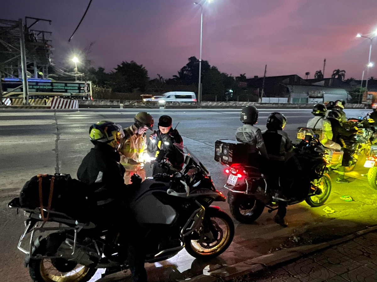 Dong Nai: 19 nguoi trong doan mo to phan khoi lon khong co GPLX-Hinh-2