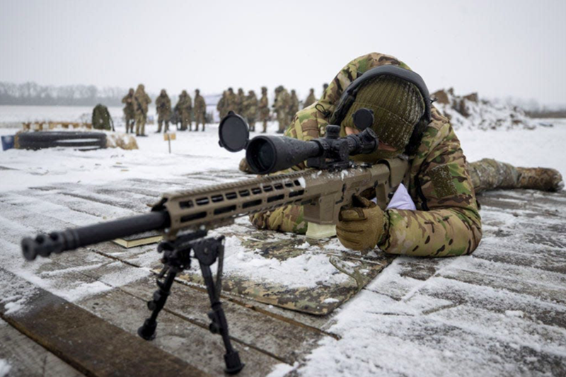 Điều đáng chú ý là vụ nổ súng này không phải là một vụ việc cá biệt. Vào tháng 3 năm nay, Giám đốc Cơ quan An ninh Ukraine (SBU) Vasyl Maliuk đã từng ám chỉ rằng cơ quan này có liên quan đến việc lên kế hoạch một loạt các vụ tấn công khủng bố nhắm vào công dân Nga. Ảnh: Getty Images.