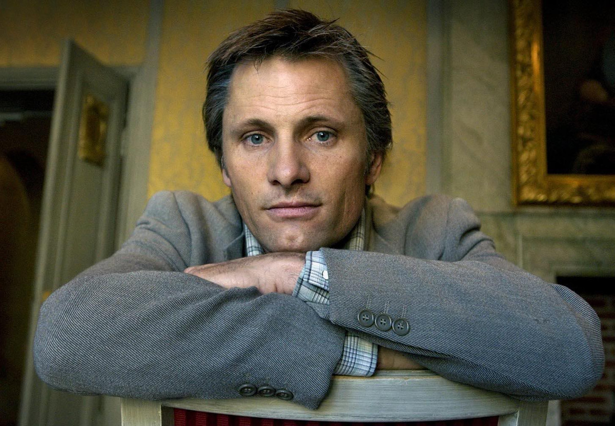 Nam diễn viên người Mỹ Viggo Mortensen sinh ngày 20/10/ 1958 tại Manhattan, New York, Hoa Kỳ. Anh được khán giả biết đến qua vai diễn trong các bộ phim: Biển lửa, Witness, The Lord of The Rings...Ảnh: We Got This Covered.