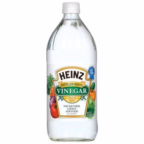 Một cách đơn giản khác có thể giúp bạn khử mùi hôi trong phòng là sử dụng giấm. Tất cả việc bạn cần làm cho cho giấm vào đầy một thau nhỏ và đặt nó ở giữa phòng. Sau đó, khóa kín phòng lại. Một vài giờ sau, khi mở phòng ra bạn sẽ thấy mùi hôi biến mất ngay. Ảnh: Mnn.