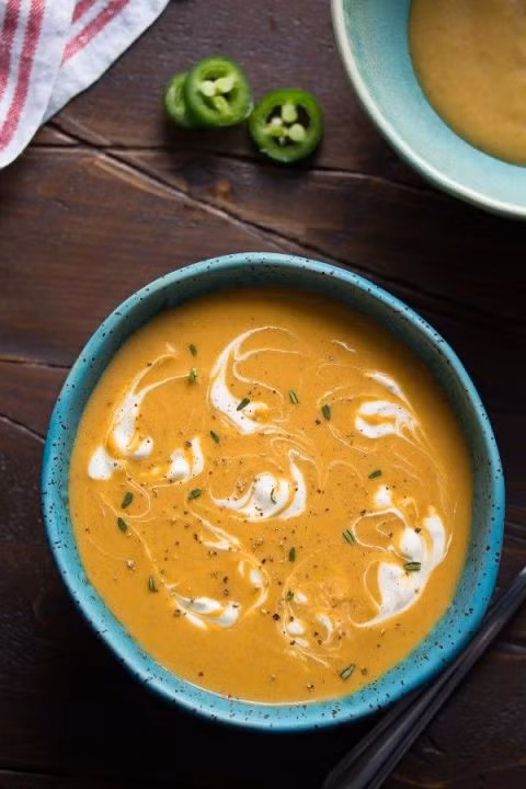 Súp khoai lang vùng Caribbean có mùi thơm của gừng, vị cay của ớt và hạt tiêu. Ảnh: Sweetpeasandsaffron.