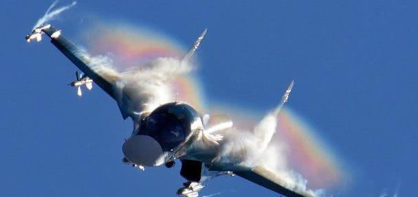 Ngay cả khi JH-7 không thể thực hiện sự xâm nhập vào không phận của đối phương, Không quân Trung Quốc vẫn có thể dựa vào máy bay chiến đấu tàng hình J-20 để tiêu diệt các mục tiêu phòng không nguy hiểm và mở hành lang an toàn cho máy bay ném bom Su-30MKK và J-16 bước vào chiến đấu.