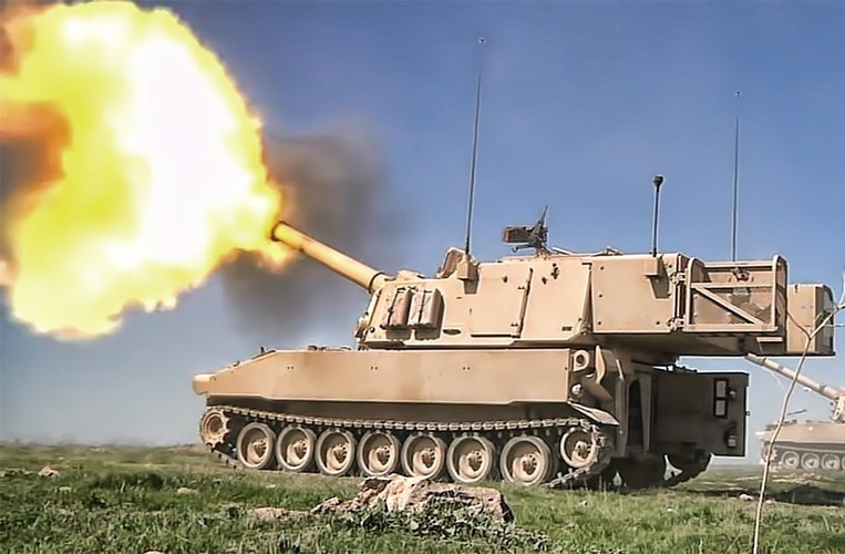 Đạn được dẫn đường bằng GPS với bán kính lệch mục tiêu (CEP) chỉ khoảng 5m. Các thử nghiệm tại chiến trường Afghanistan cho thấy, khoảng 92% đạn pháo đã bắn có chỉ số CEP vào khoảng 4m.