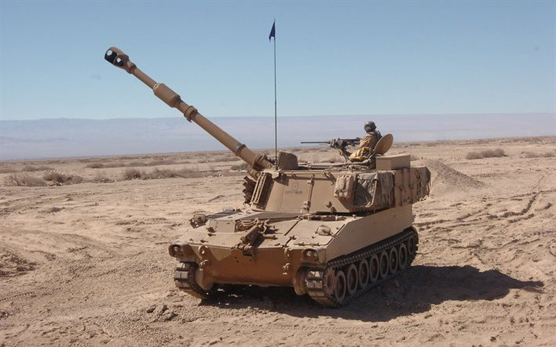 Do nòng được kéo dài đáng kể nên vũ khí này bắn được những viên đạn có liều phóng lớn hơn, giúp tăng sơ tốc đầu nòng cũng như cung cấp tầm xa và độ chính xác vượt trội so với loại sử dụng nòng ngắn.