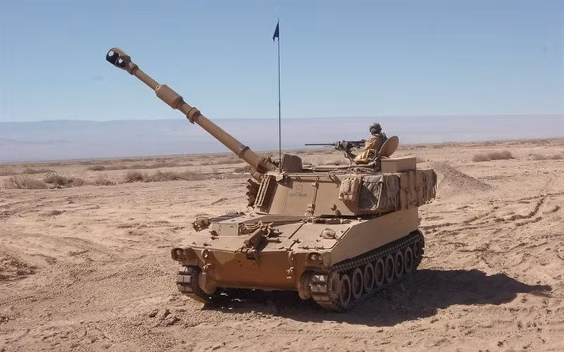 Do nòng được kéo dài đáng kể nên vũ khí này bắn được những viên đạn có liều phóng lớn hơn, giúp tăng sơ tốc đầu nòng cũng như cung cấp tầm xa và độ chính xác vượt trội so với loại sử dụng nòng ngắn.