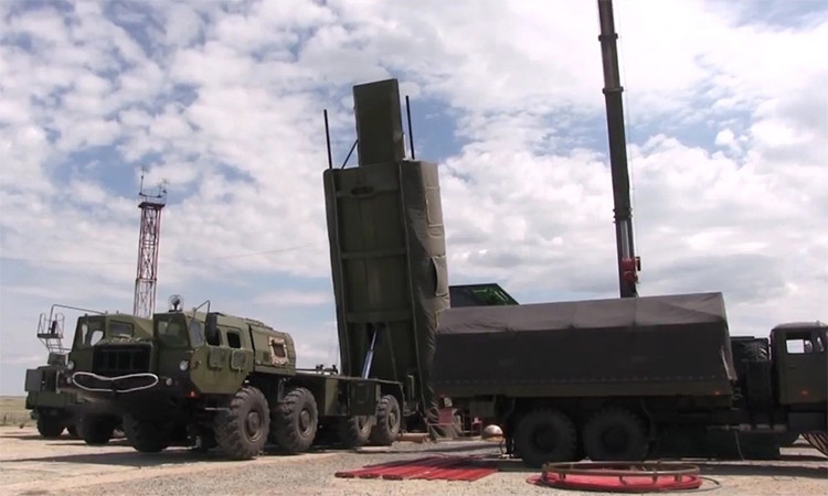 Bộ ba hạt nhân của Nga đã có những thay đổi lớn trong những năm gần đây với tỷ lệ vũ khí hiện đại trong bộ ba hạt nhân Nga của Nga đã là 80%. Đến năm 2021, con số này sẽ đạt 90%. Cơ sở của các lực lượng chiến lược Nga là các phương tiện răn đe hạt nhân trên mặt đất và trên biển, chúng liên tục được nâng cấp.