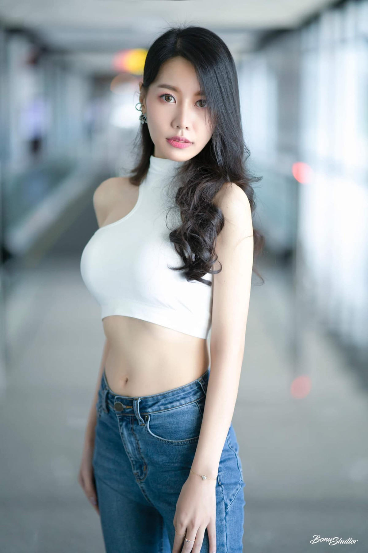 Quả thực, Kulissara Mekkluan có nhan sắc khá bắt mắt, đặc biệt dáng vóc của cô nàng đạt tỷ lên nhiều cô gái trẻ ước mơ.