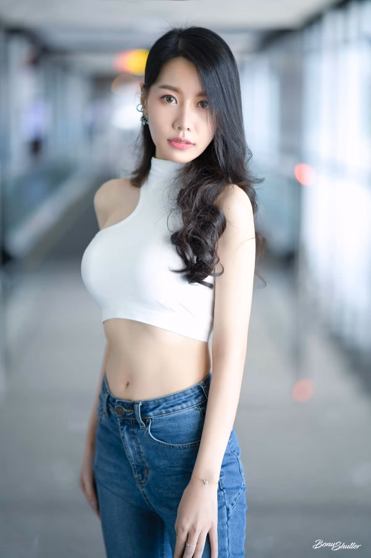 Quả thực, Kulissara Mekkluan có nhan sắc khá bắt mắt, đặc biệt dáng vóc của cô nàng đạt tỷ lên nhiều cô gái trẻ ước mơ.