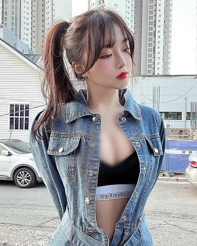 Đa số mọi người đều khen ngợi ngan sắc vừa dễ thương ngây thơ lại vừa quyến rũ bốc lửa của hot girl này.