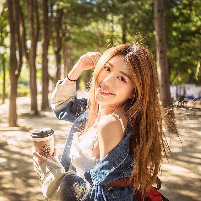 Theo tìm hiểu, A Tương không chỉ là một hot girl, người mẫu, cô nàng còn là một nhiếp ảnh gia khá có tiếng.