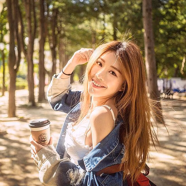 Theo tìm hiểu, A Tương không chỉ là một hot girl, người mẫu, cô nàng còn là một nhiếp ảnh gia khá có tiếng.