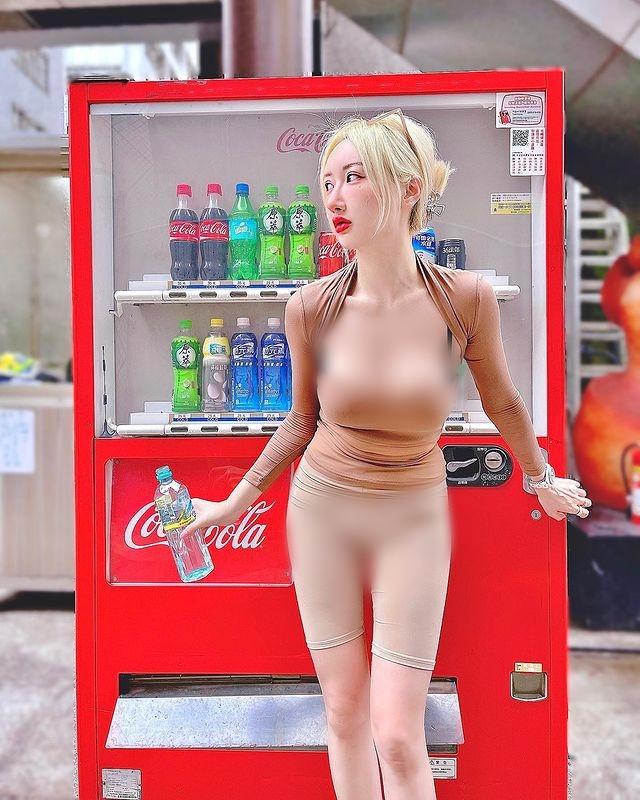 Được biết, Diệp Ny Ny cũng đang đầu quân cho công ty người mẫu JKF và cô nàng từng vươn lên vị trí dẫn đầu công ty.